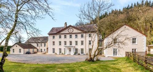 Four-Bedroom Apartment