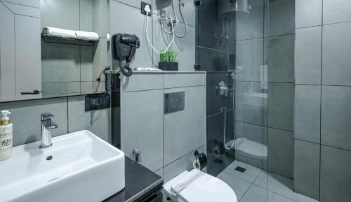 One-Bedroom Apartment with Balcony