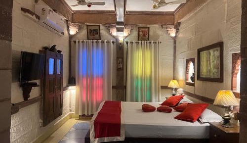 King Suite with Balcony & Fort View