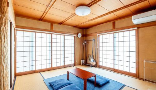 Economy Triple Room with Shared Bathroom