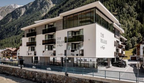 Deluxe Two-Bedroom Apartment with Balcony