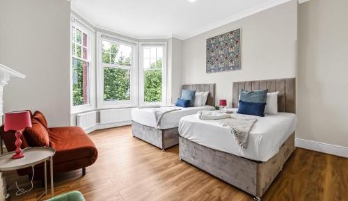 Four-Bedroom Deluxe Apartment