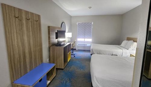Queen Room with Two Queen Beds - Non-Smoking