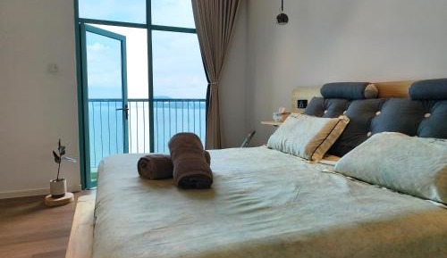 Two-Bedroom Apartment with Balcony and Sea View