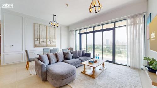 Four-Bedroom Apartment with Balcony 