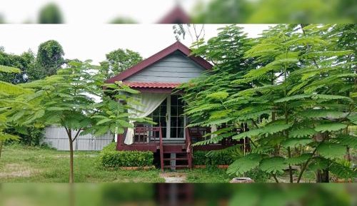 Bungalow with Fan