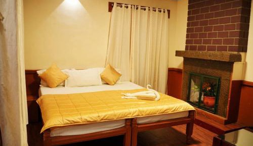 Deluxe Double Room (2 Adults + 1 Child)