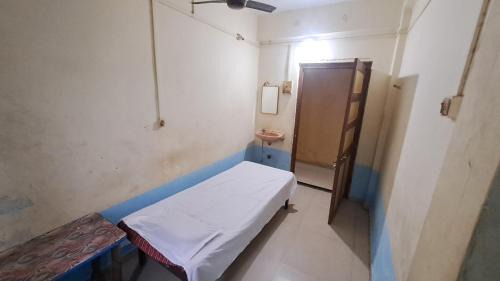 Budget Single Room