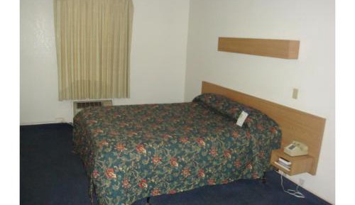 Queen Bed Accessible Non-Smoking