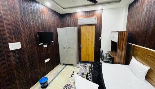 Deluxe Double Room (2 Adults + 1 Child)