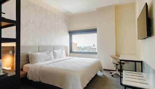 Standard King Room with City View