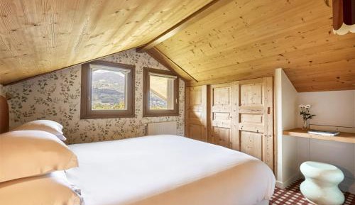 One-Bedroom Apartment with Balcony and Mountain View - Non-Smoking