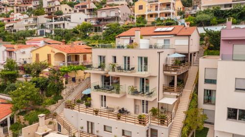 Apartment with Garden View