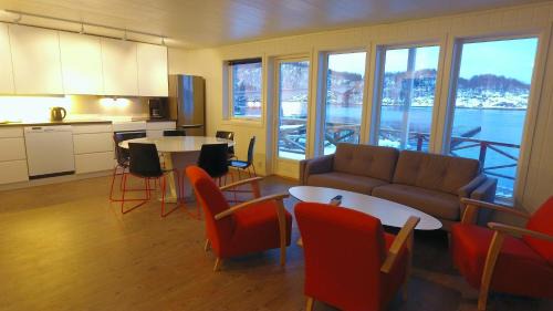 Three-Bedroom Apartment with Balcony