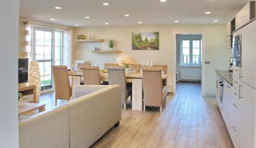 Four-Bedroom Apartment with Terrace