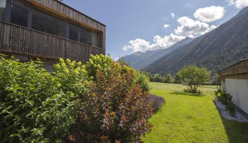 One-Bedroom Apartment with Garden
