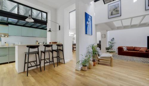 Three-Bedroom Deluxe Apartment