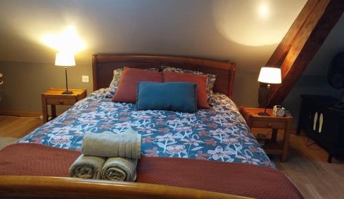 Deluxe Room (2 Adults + 1 Child)