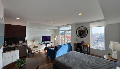 Deluxe Studio