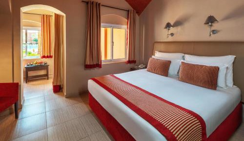 Superior, Queen or Twin Bed, Pool View