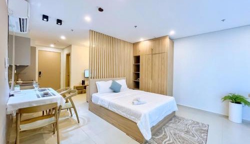 Superior One-Bedroom Apartment with Balcony