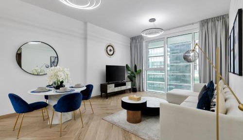 One-Bedroom Apartment with Balcony