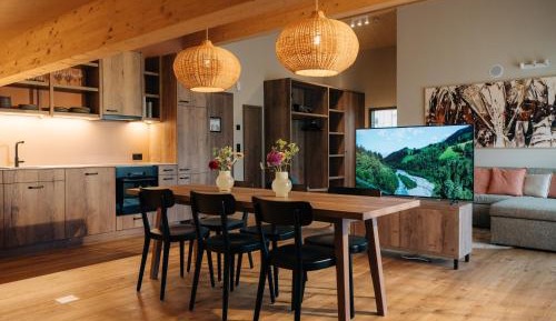 Two-Bedroom Deluxe Apartment with Balcony