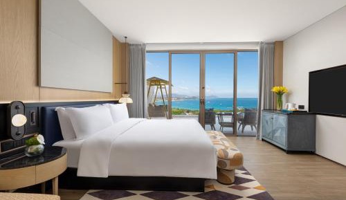 One-Bedroom Suite with Pool Access and Ocean View