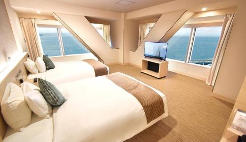 Deluxe Corner Triple Room with Bay View