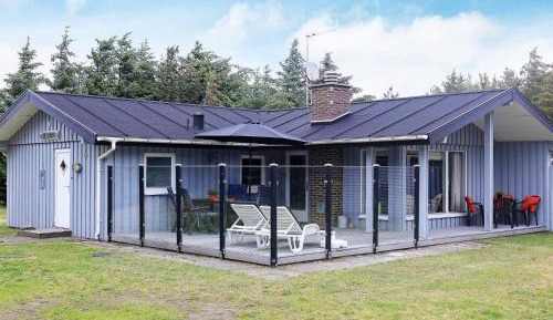 Three-Bedroom Holiday Home 