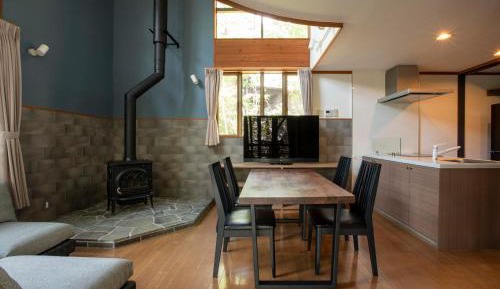 Deluxe Cottage With Wood stove and Hot Spring