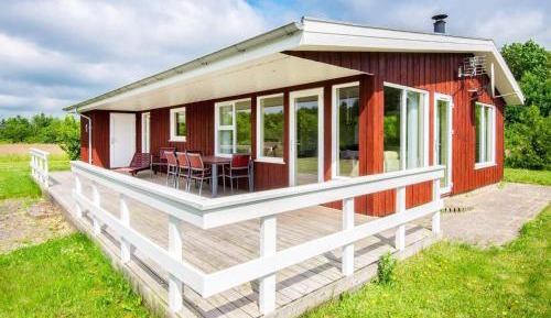 Three-Bedroom Holiday Home 