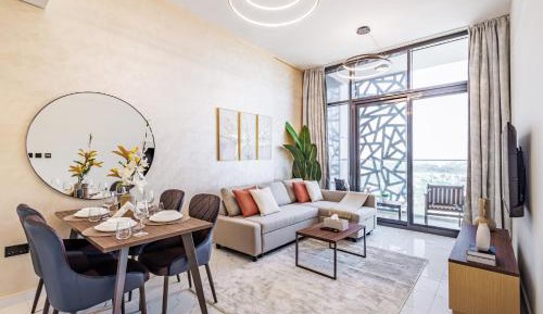 One-Bedroom Apartment with Balcony