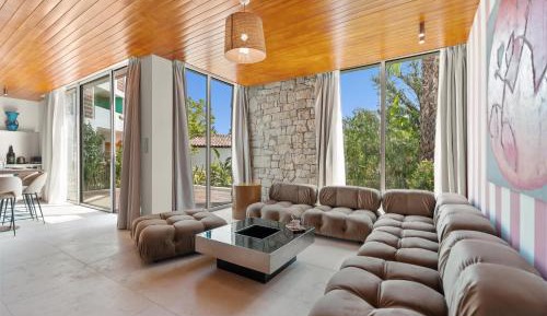 Deluxe Villa