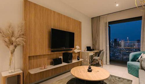 Three-Bedroom Apartment with Balcony