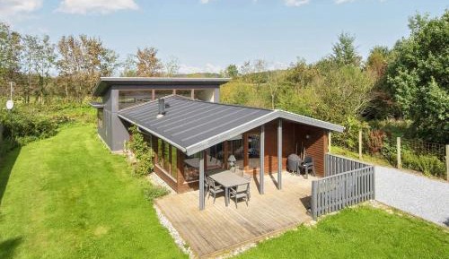 Three-Bedroom Holiday Home 