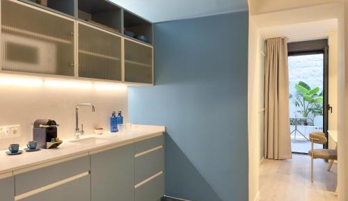 Deluxe One Bedroom Apartment with Terrace