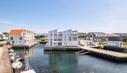 Family Two-Bedroom Apartment with View