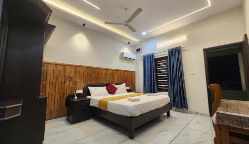 King Room with Balcony