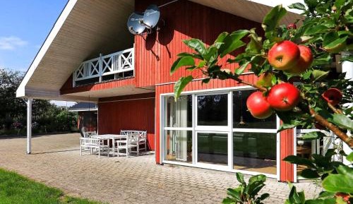 Three-Bedroom Holiday Home 