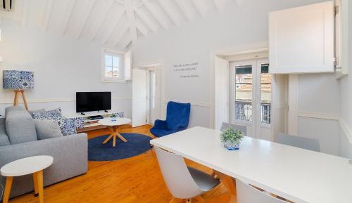 Deluxe One-Bedroom Apartment