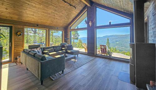Five-Bedroom Holiday Home