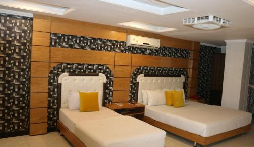 Deluxe Family Room