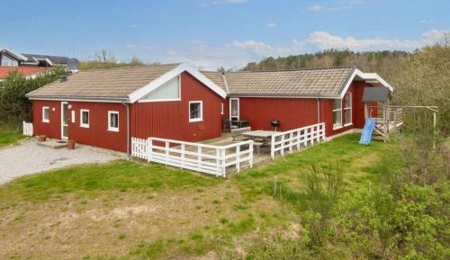 Four-Bedroom Holiday Home