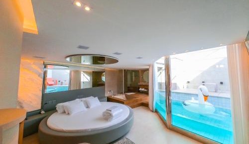Suite with Private Pool