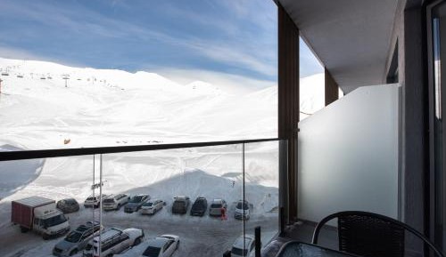 Studio with Mountain View