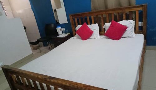 Deluxe Room (2 Adults + 1 Child)
