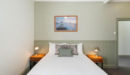 Heritage Queen Room