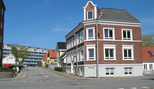 Single Room with Shared Shower and Toilet