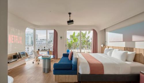Deluxe One-Bedroom Apartment with City View